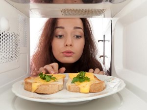 cleaning your microwave heat_food